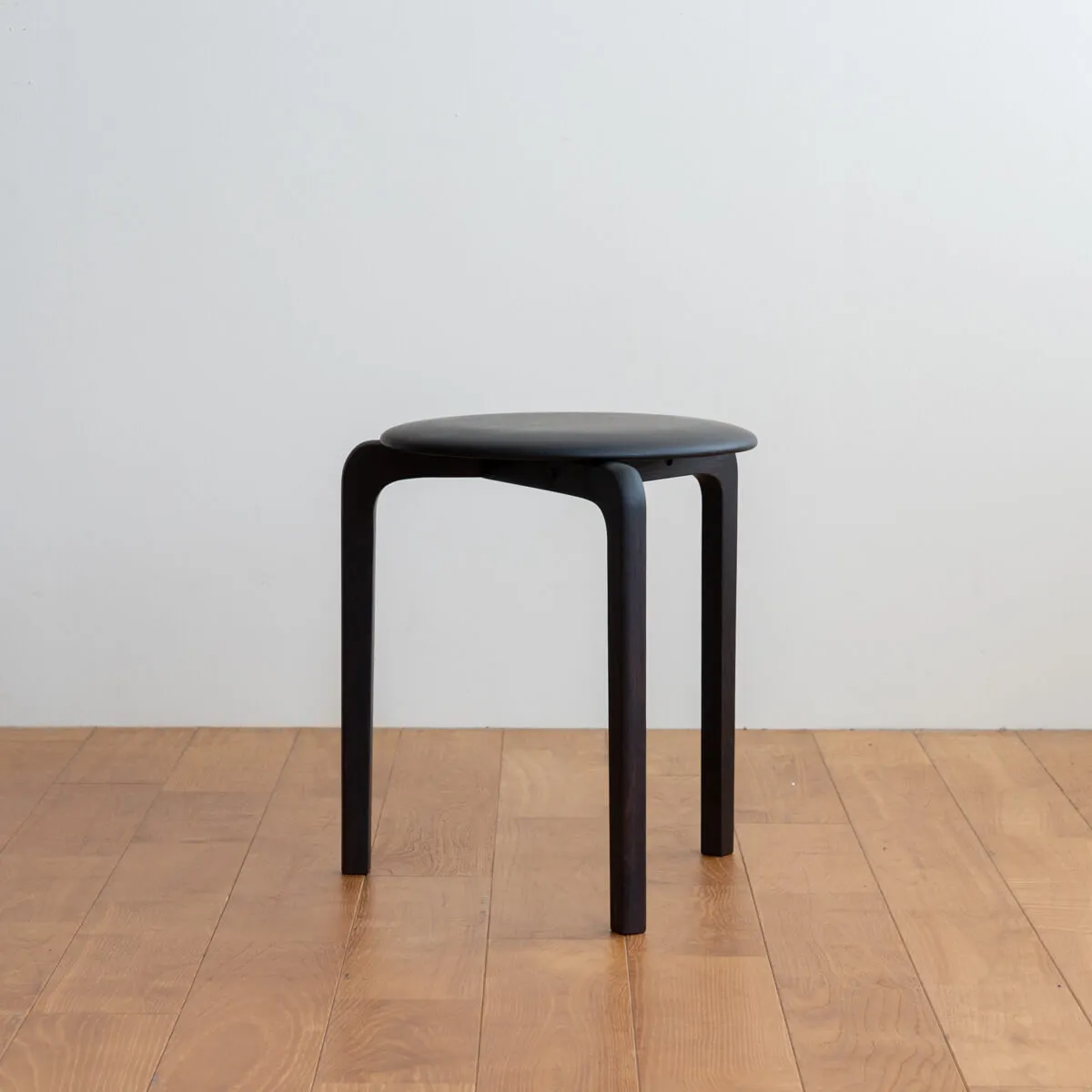 【アウトレット】LISCIO Stool 柿渋鉄媒染 (3本脚スツール) No.204