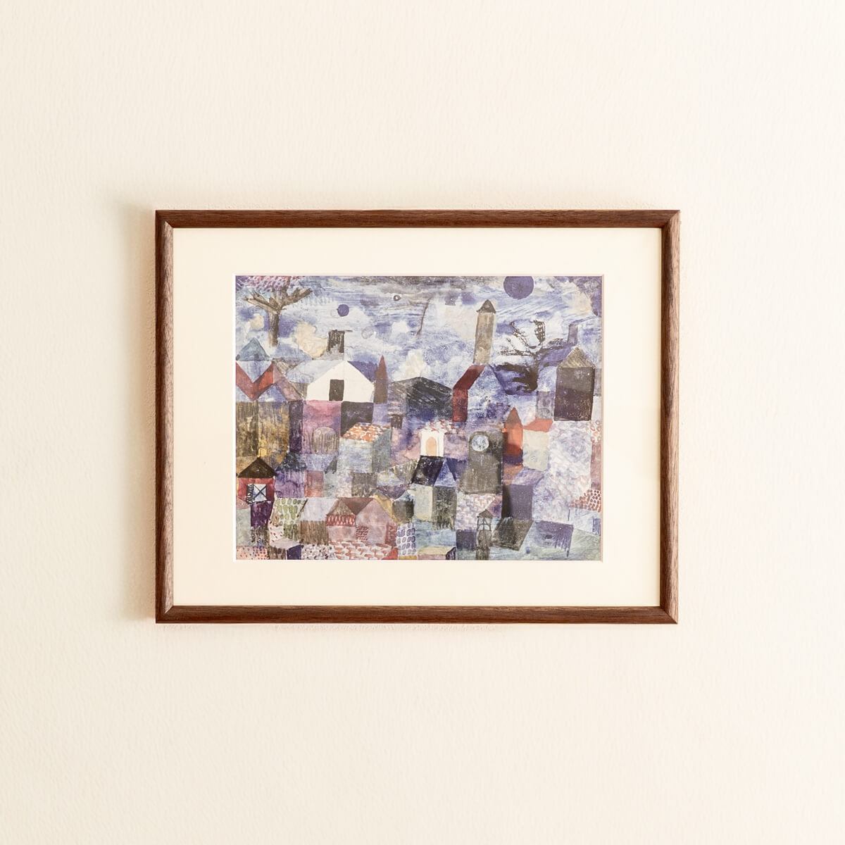 美術館で見つけた作品を、暮らしに馴染む額装で