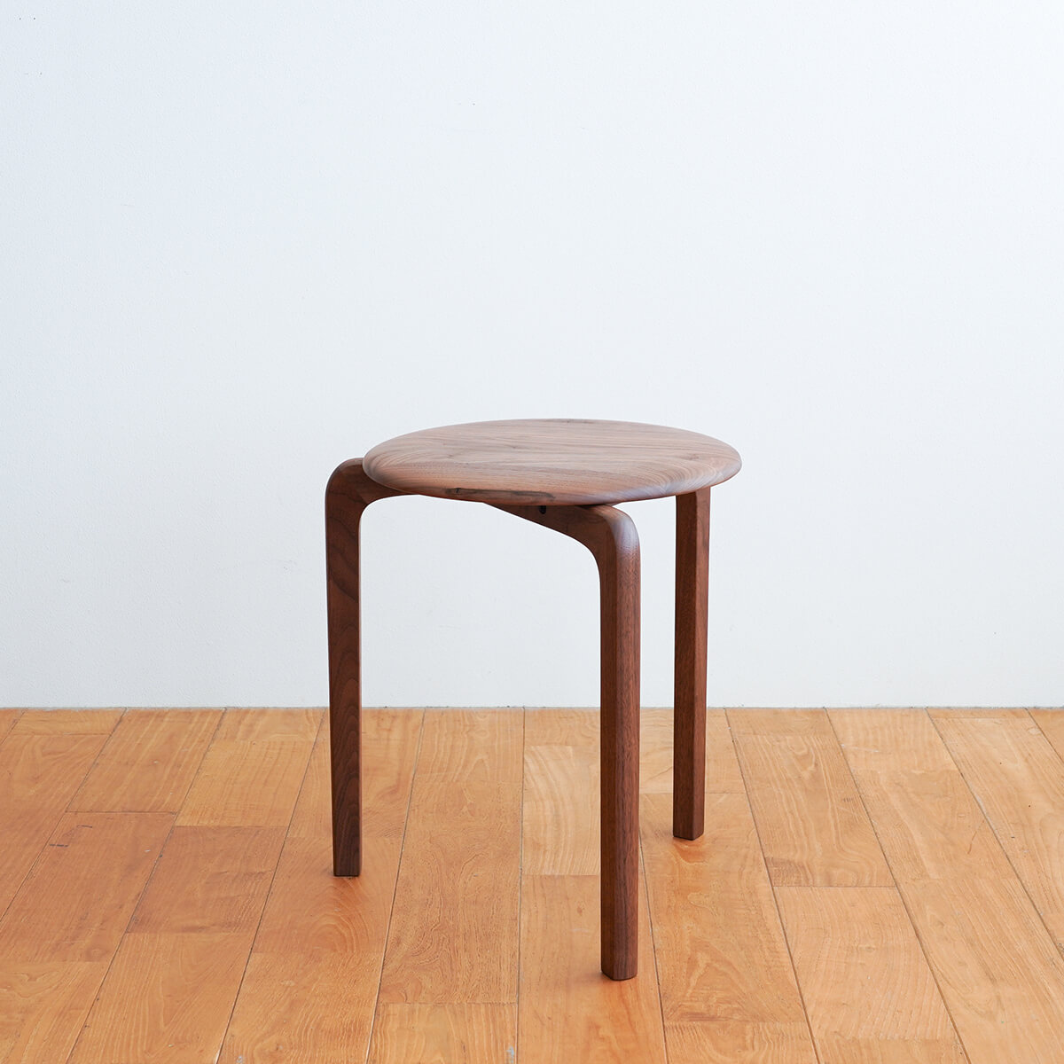 【アウトレット】LISCIO Stool 3本脚　ウォールナット