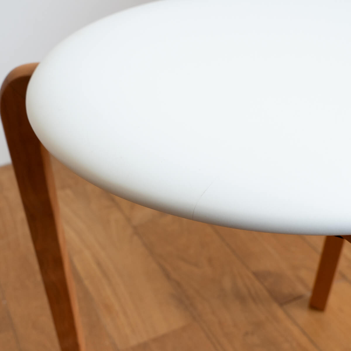 【アウトレット】LISCIO Stool 3本脚/脚：CH　座面：ホワイト