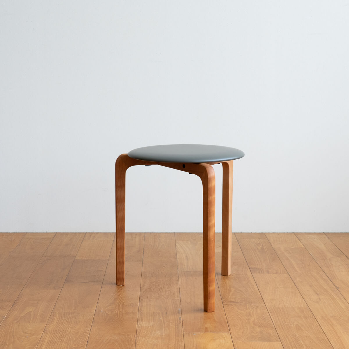 【アウトレット】LISCIO Stool 3本脚/脚：CH　座面：グレー