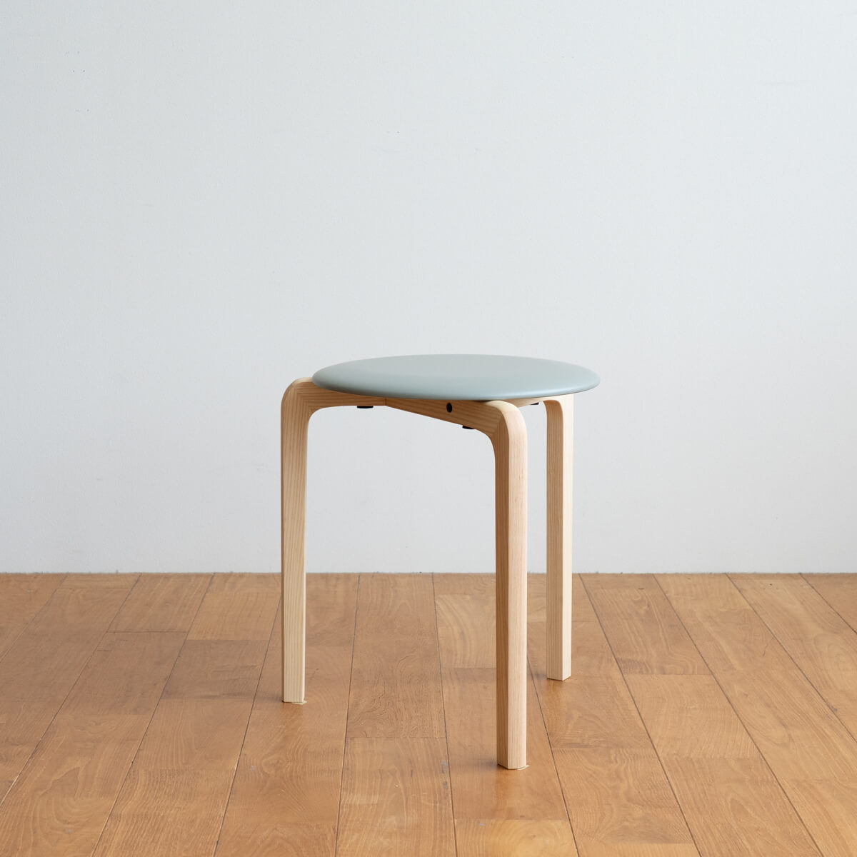 【アウトレット】LISCIO Stool 3本脚/脚：CH　座面：ライトグレー