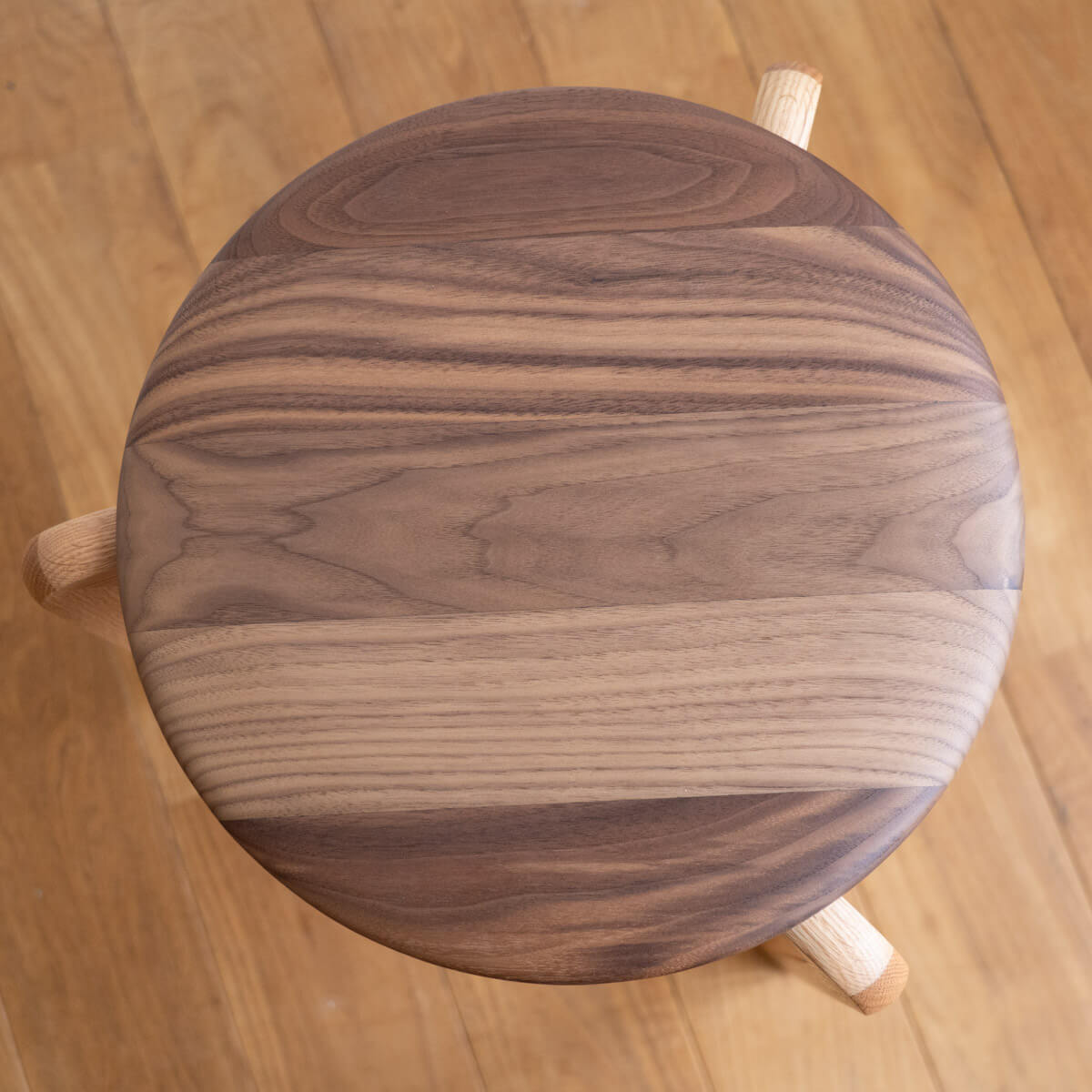 【アウトレット】LISCIO Stool 3本脚座：ウォールナット　脚：オーク