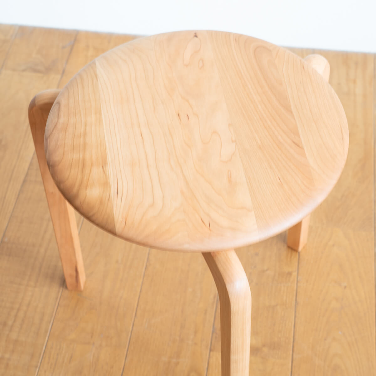 【アウトレット】LISCIO Stool 3本脚チェリー