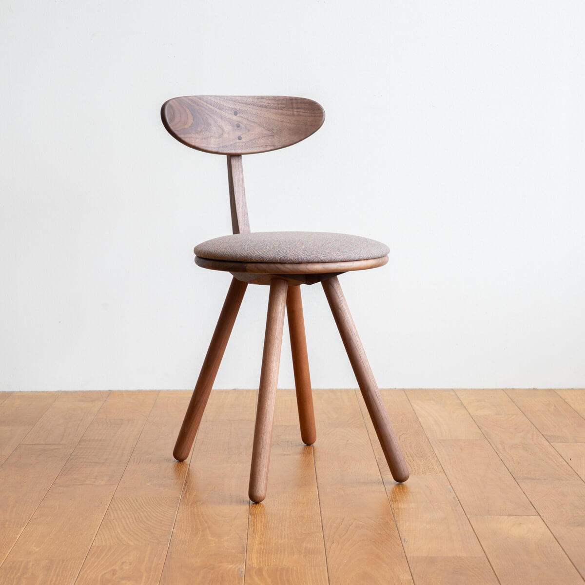 【アウトレット】ES Circle stool ウォールナット 生地：マレンコ（ブラウン）