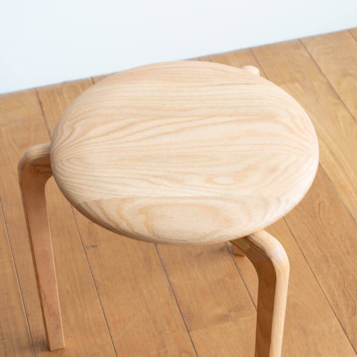 【アウトレット】LISCIO Stool 3本脚ウォールナット