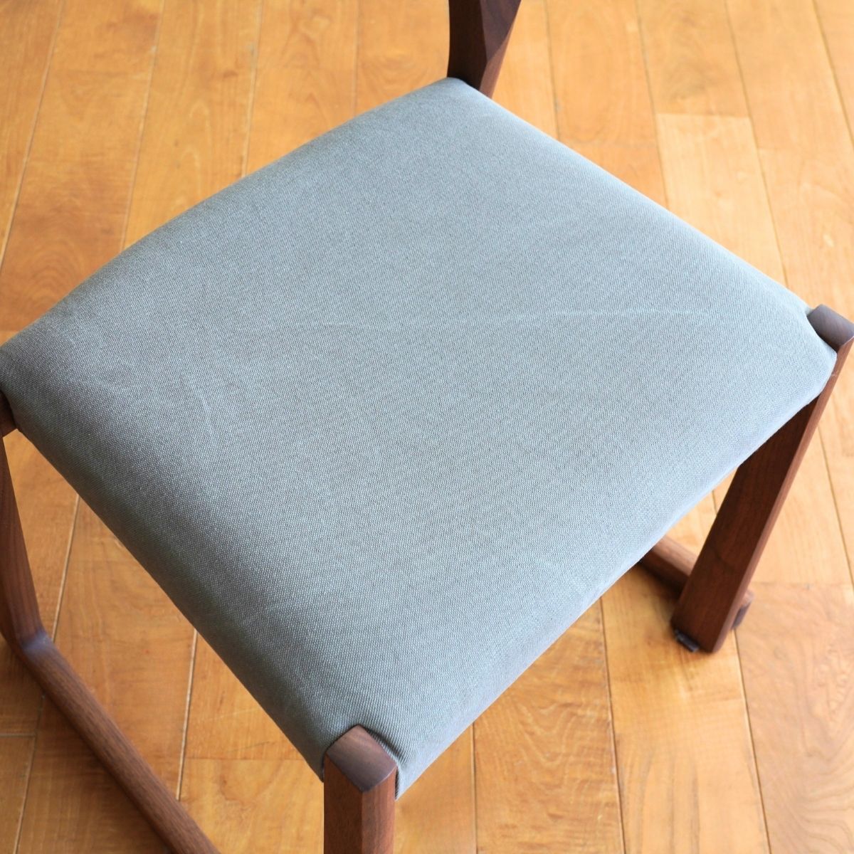 【アウトレット】RITO Side Chair / ウォールナット　 生地：ヴィンテージキャンバス/ブラウン
