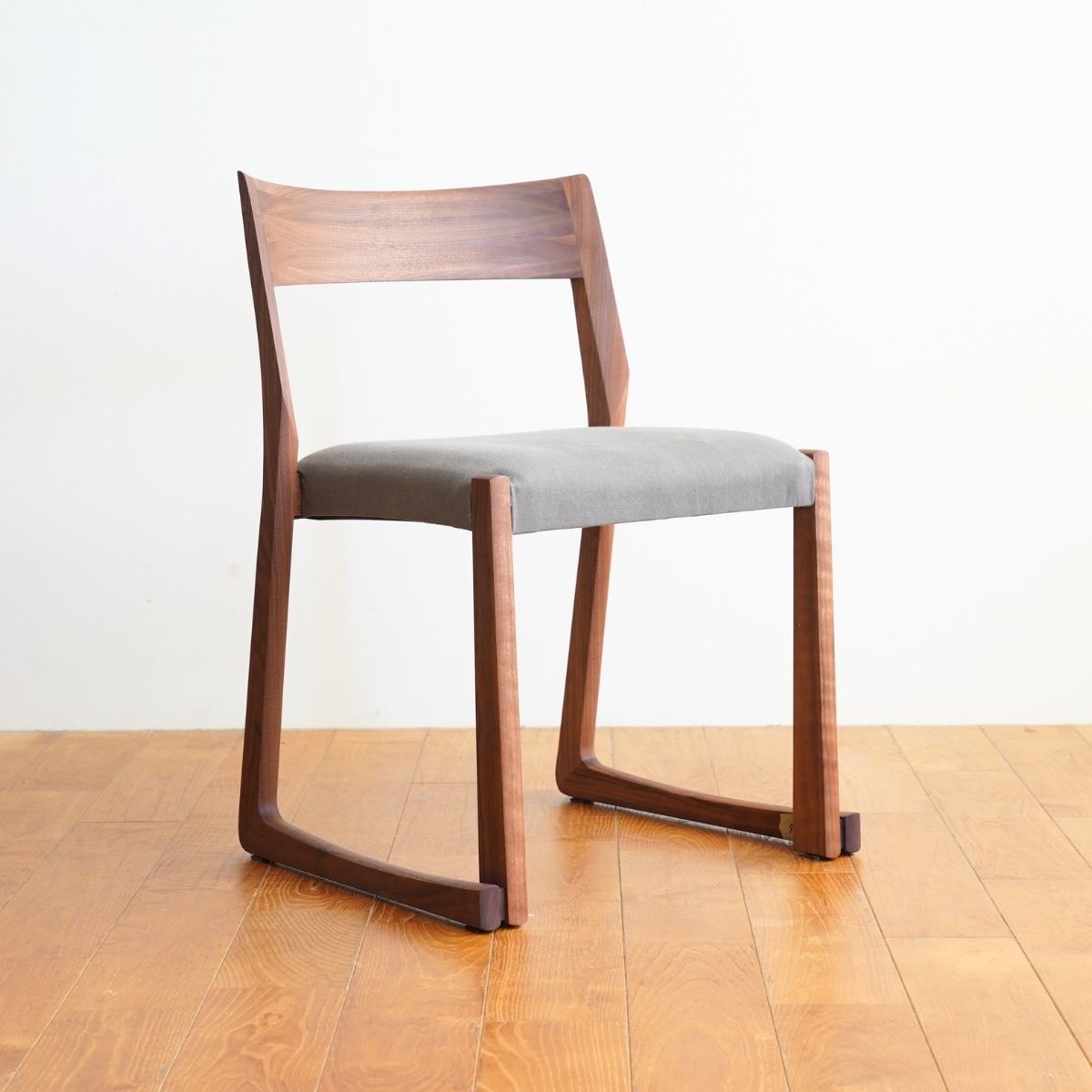 【アウトレット】RITO Side Chair / ウォールナット　 生地：ヴィンテージキャンバス/ブラウン