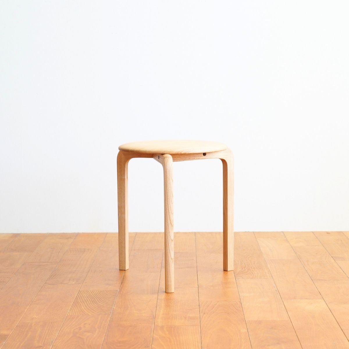 【アウトレット】LISCIO Stool 3本脚  / クリ