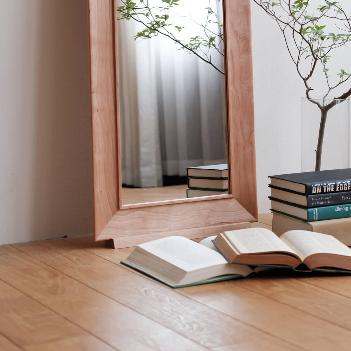 お部屋のどこでも、心落ち着く身だしなみの場所に。