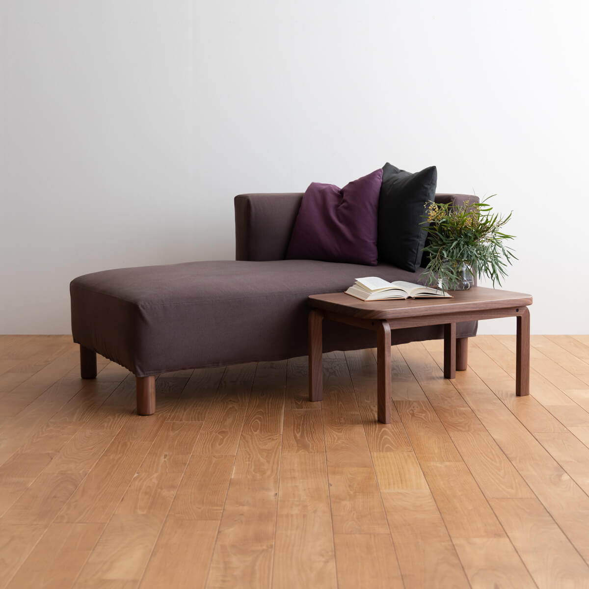 コンパクトな円形テーブルセット