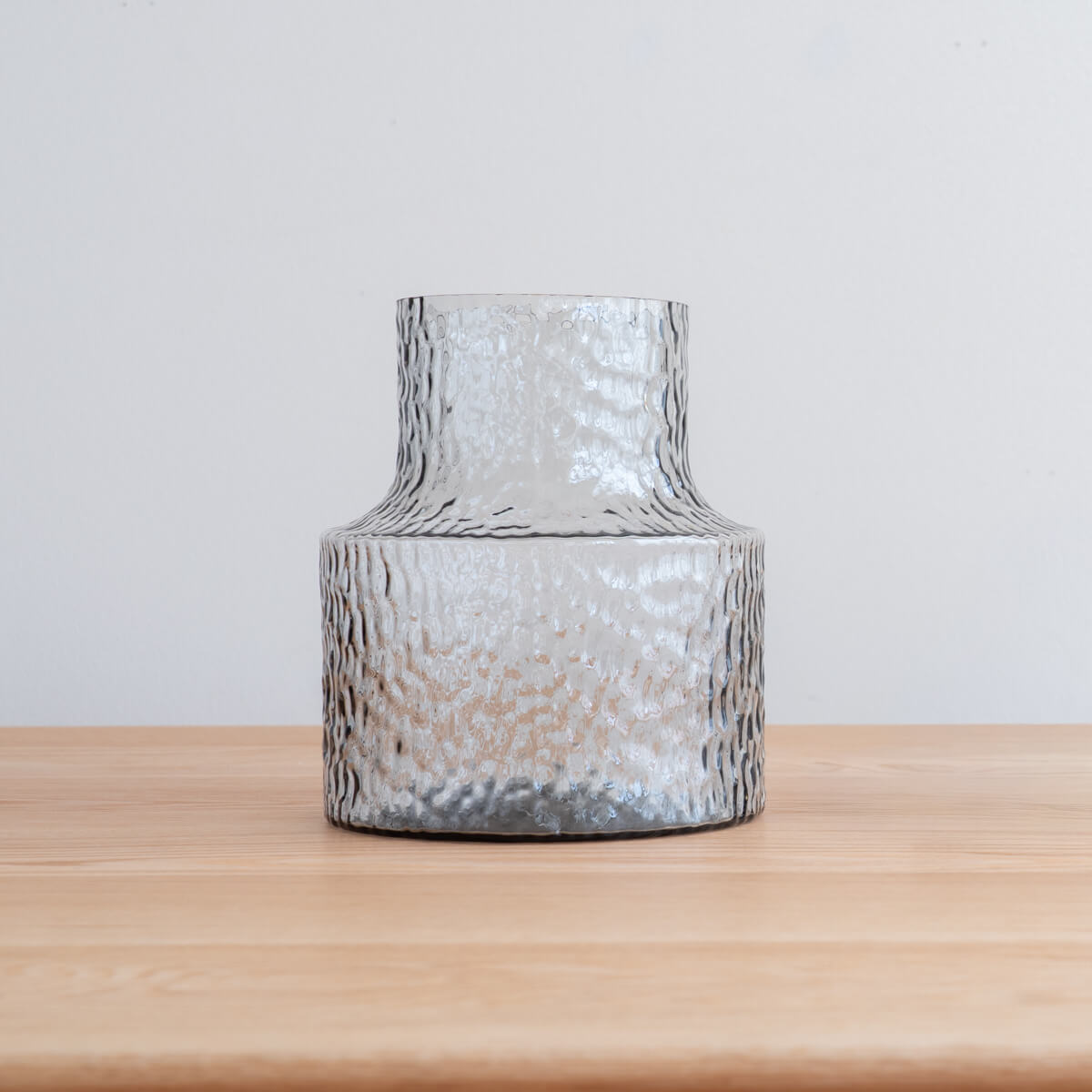 枝物や花束をゆったりと。120余年の歴史が紡ぐ、手仕事のベース