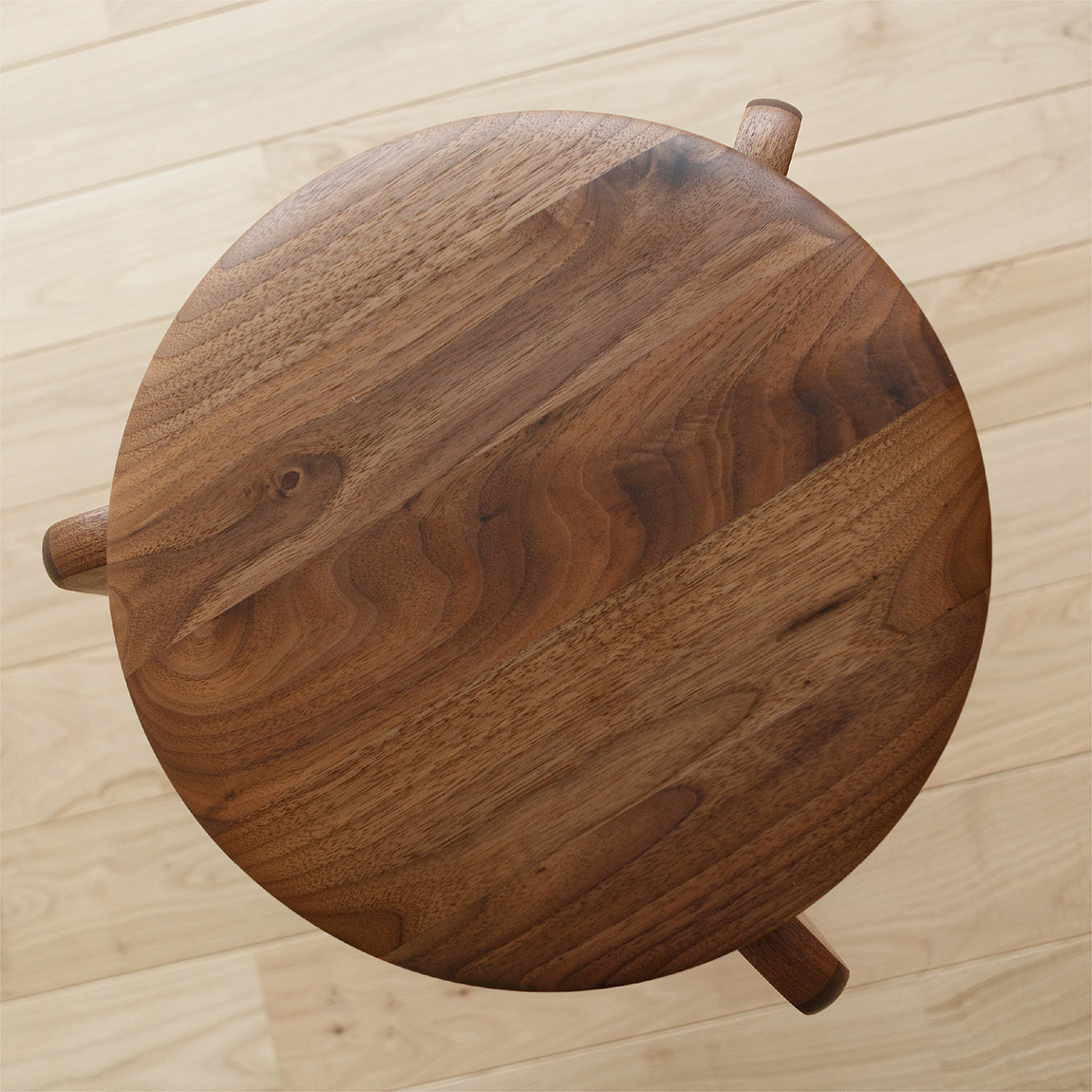LISCIO Stool / walnut