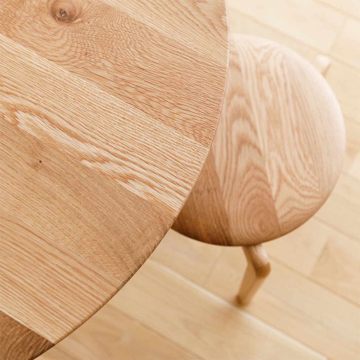 LISCIO Circle Dining Table 84, Stool / oak