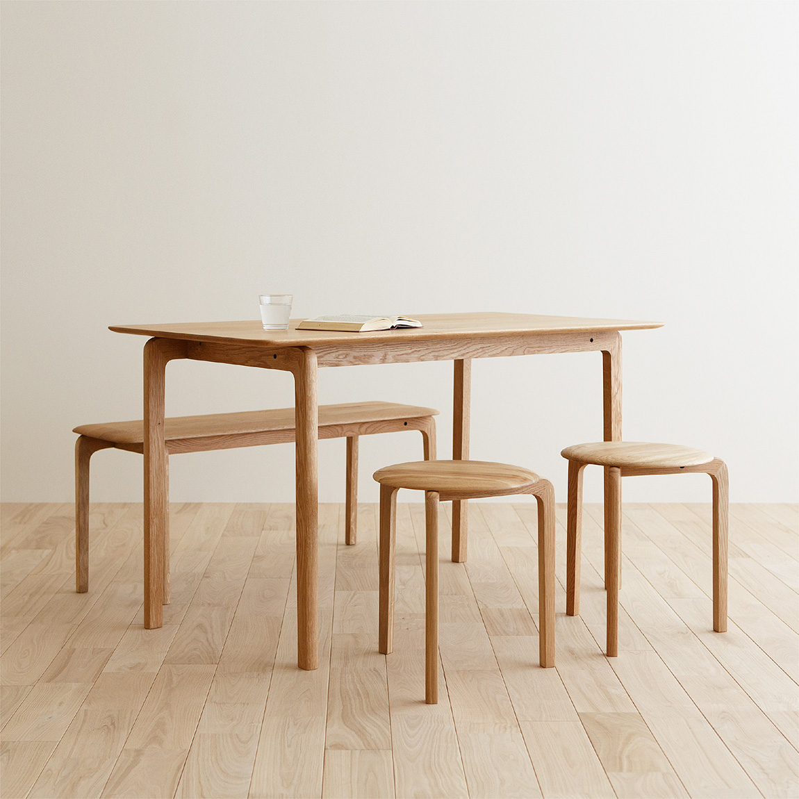 LISCIO Dining Table 126*70, Stool, Bench / oak