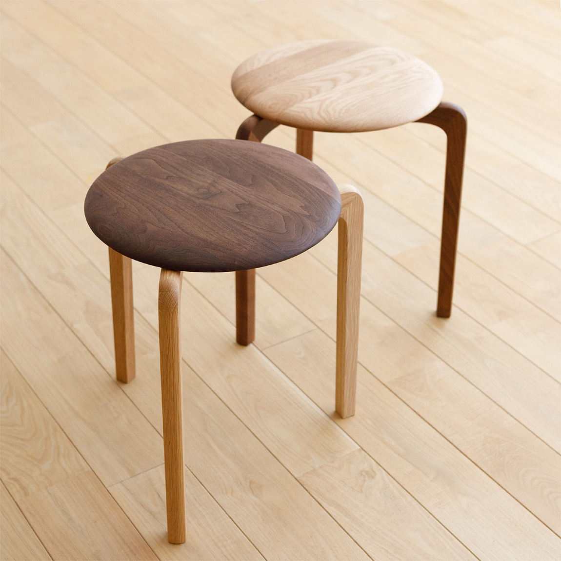 LISCIO Stool (seat:walnut legs:oak), LISCIO Stool (seat:oak legs:walnut)