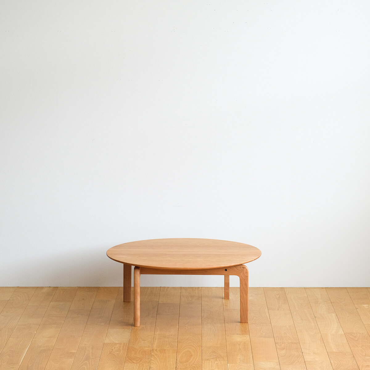 和室にも合う、シンプルな円形ローテーブル